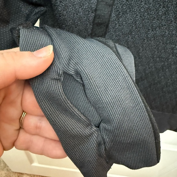 Under Armour women’s Dark Gray pullover - Picture 4 of 5